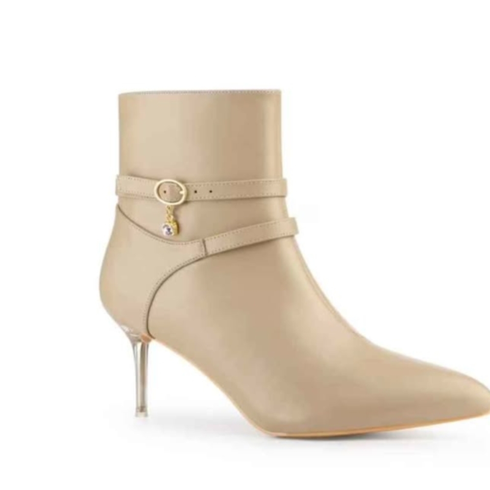 NWOT Elegant Beige Ankle Boots